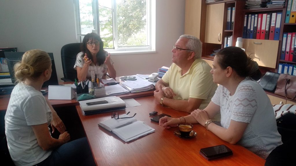 Социалните работници посещават пострадали от наводнението в община Царево