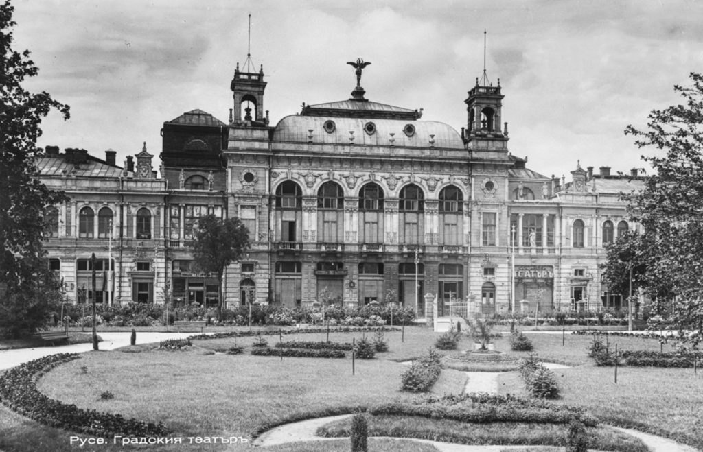 Стара снимка на Доходното здание.