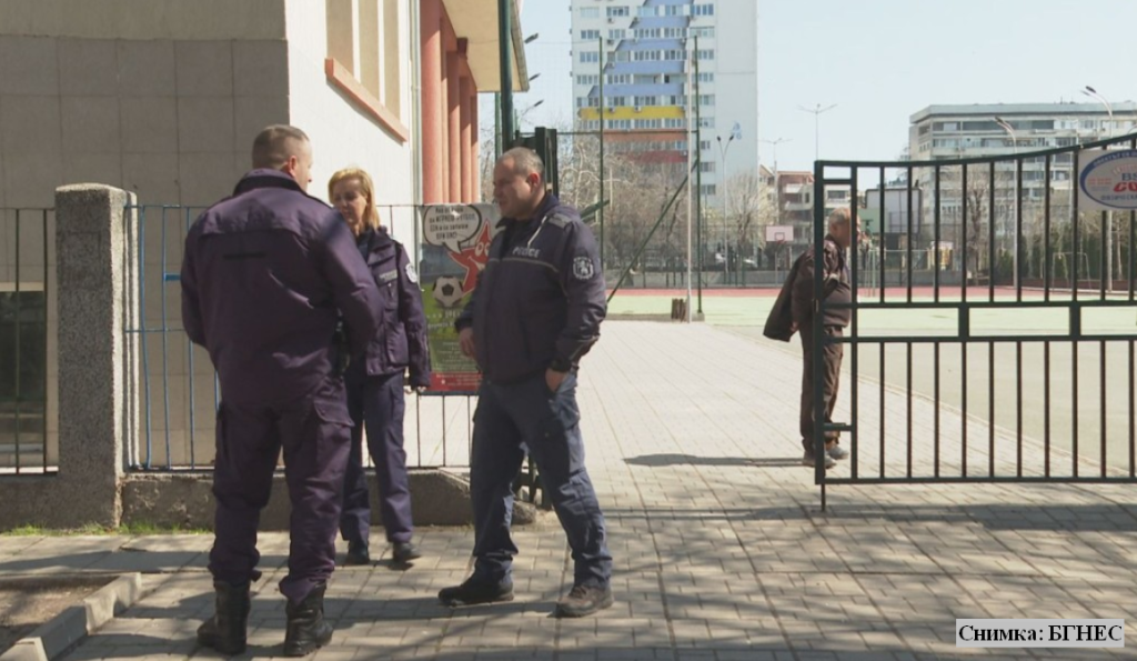Училища бомбени заплахи имейли 1