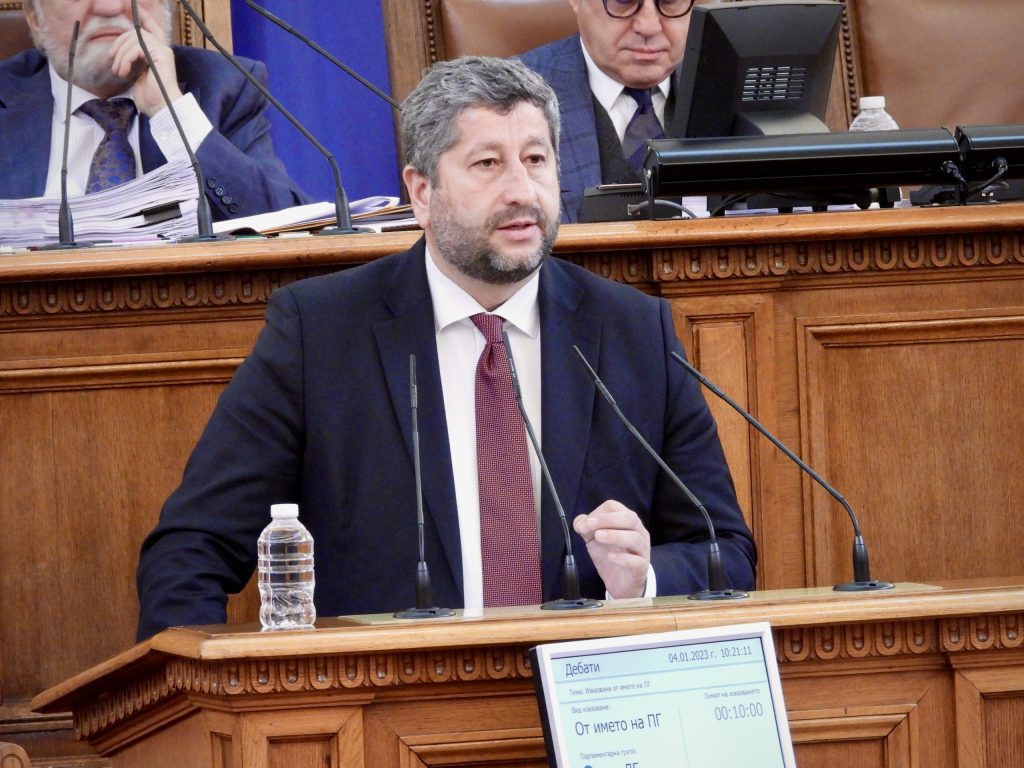 Социолог: Радев ще постави ДБ в капан, ако им даде третия мандат 8 ДБ
