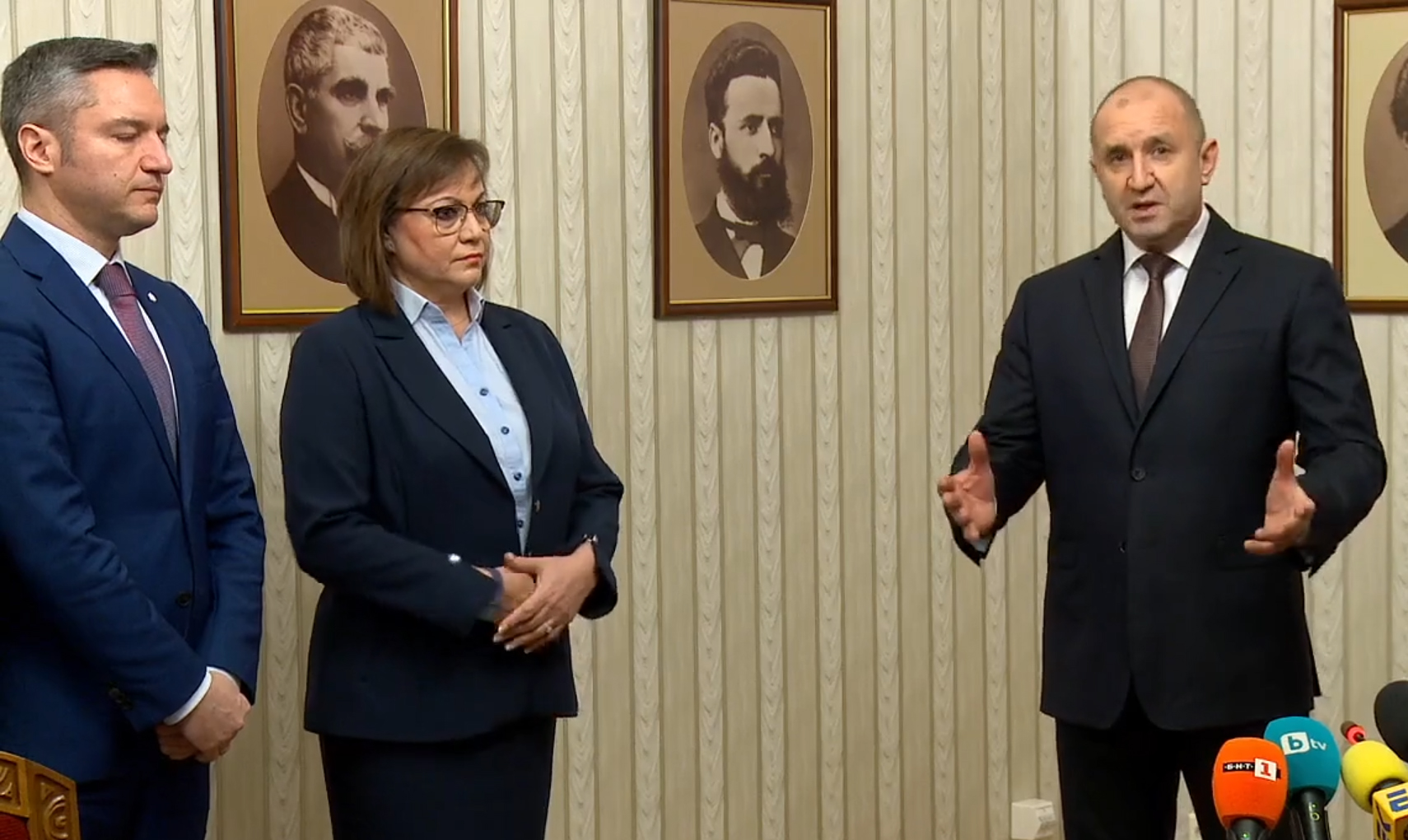 БСП връща третия проучвателен мандат на президента Румен Радев Президентство връщане на мандат БСП Корнелия Нинова Румен Радев