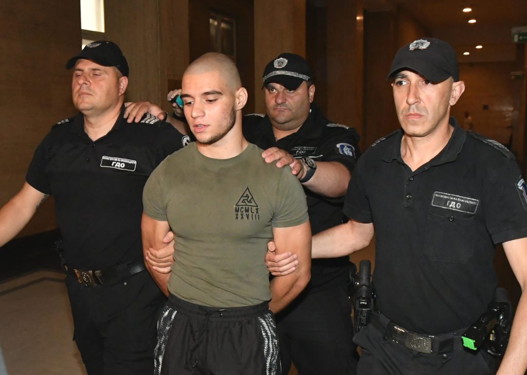 Издирваният прокурорски син Васил Михайлов се появи в клип в интернет