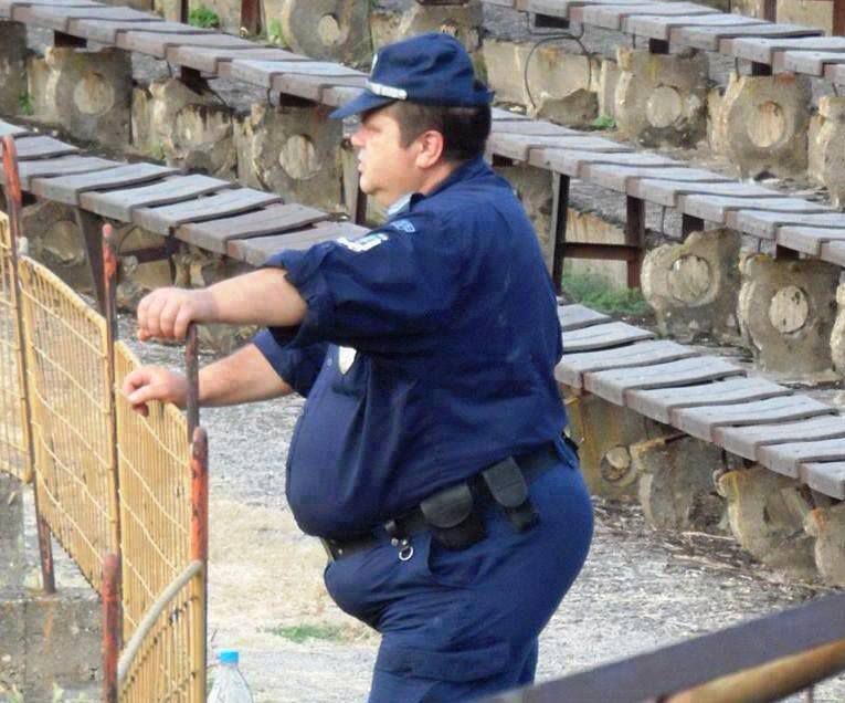 по-дебели полицаи