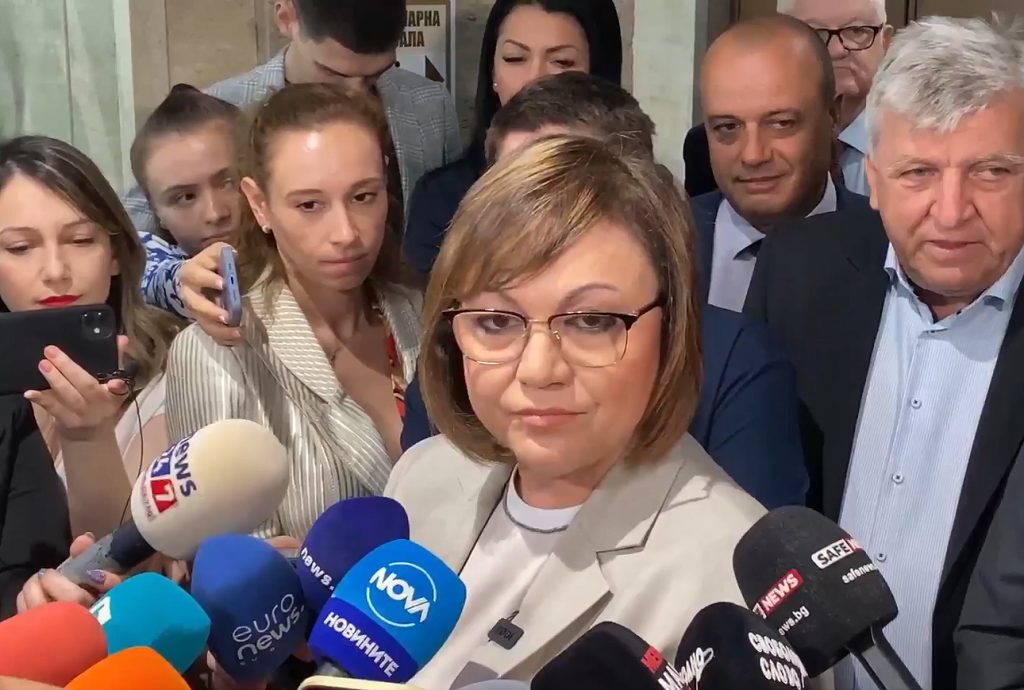 БСП и "Възраждане" готвят вот на недоверие към кабинета "Главчев" 4 И на третия мандат трябва да се гледа като на сериозна възможност, заяви Нинова