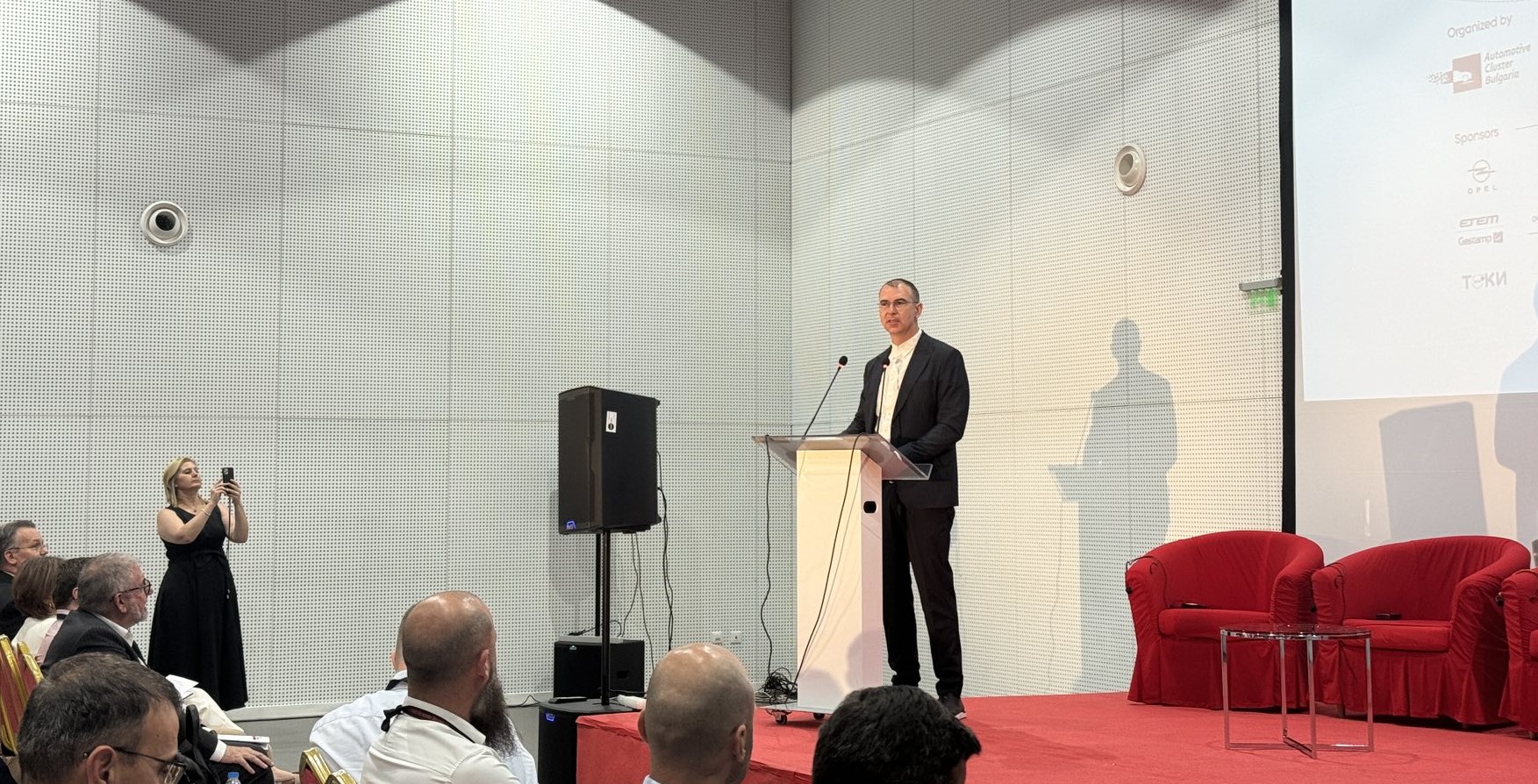 заместник-министърът на иновациите и растежа проф. Георги Ангелов