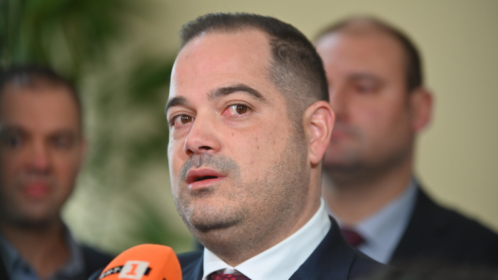 Калин Стоянов с нов сигнал срещу Демерджиев 8 Вътрешният министър увери, че ситуацията с пожара край село Воден е овладяна