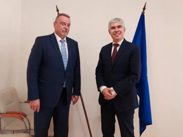 министър енергетиката Владимир Малинов и посланикът на Чеия Мирослав Томан