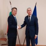 министърът на енергетиката Владимир Малинов и посланикът на Република Корея Бе Дженгин