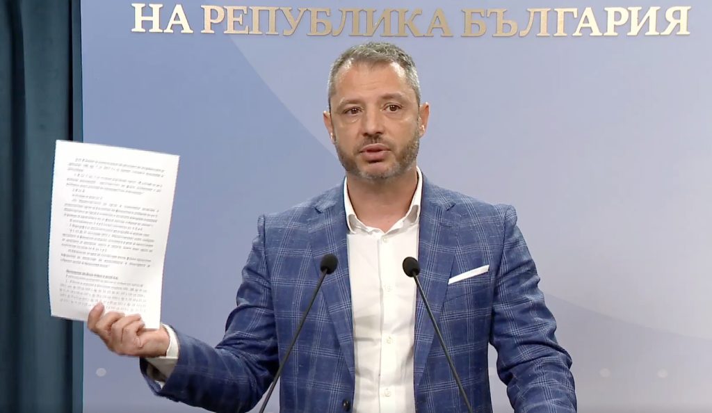 Парламент нов Делян Добрев