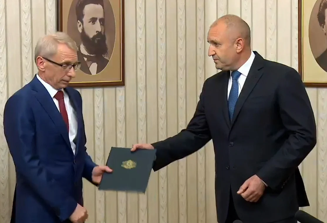 ПП-ДБ взе и върна веднага неизпълнен втория мандат на президента Румен Радев