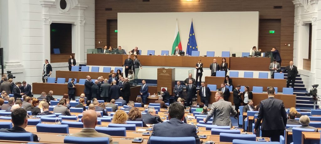 закони,Парламентът прие ратифициране на споразумението за участието ни в програмата на ОИСР за Украйна