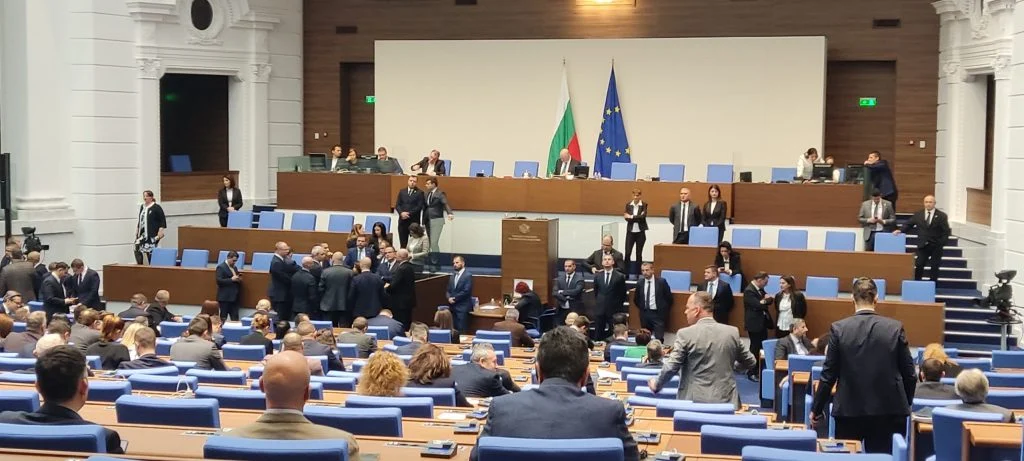 закони,Парламентът прие ратифициране на споразумението за участието ни в програмата на ОИСР за Украйна
