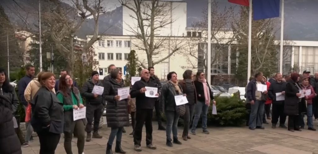 протест карловски села 1