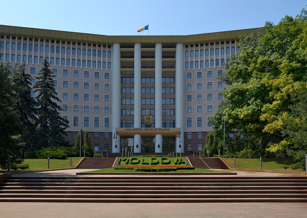 В Молдова държавният език беше преименуван на румънски 8 сградата на парламента на Молдова