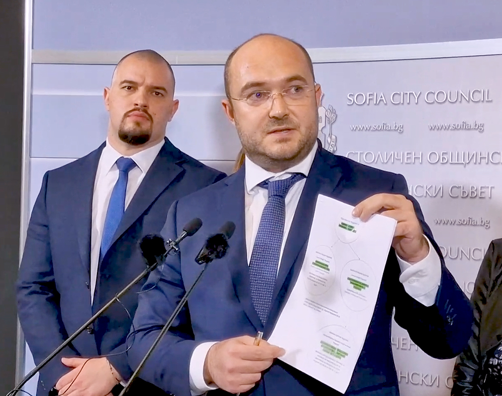 Общинарите на ГЕРБ в София искат оставките на зам.-кметовете по финанси и култура, както и на директора на "Гробищни паркове"