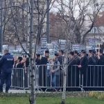 Свещеници излязоха на протест и контрапротест пред Светия синод
