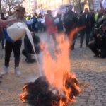 Фермери запалиха слама пред Министерството на земеделието, денят по диагонал