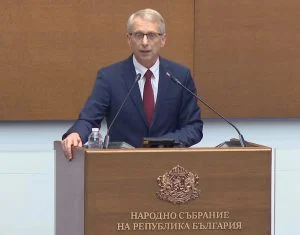 Борисов и Пеевски лъжат обществото от 20 години, заявиха от ПП-ДБ в своя декларация