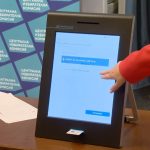 машините за гласуване удостоверяване