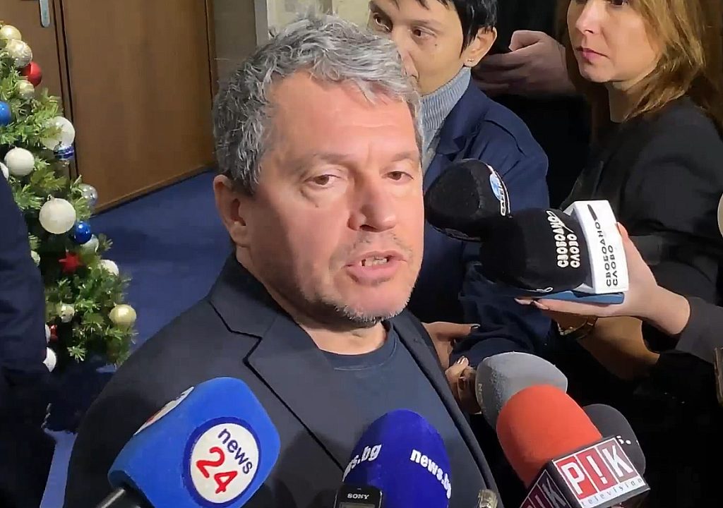 Тошко Йорданов обвини Кирил Петков "Пеевски да е на власт, Борисов да бъде изпран" 6 От ИТН са говорили с БСП да подкрепят Силви Кирилов за председател на парламента