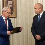 Президентство връчвване на мандат на ПП Николай Денков Румен Радев