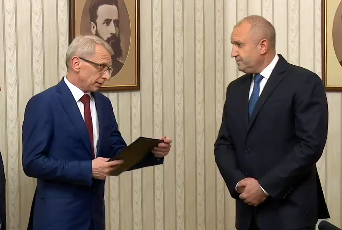 Президентство връчвване на мандат на ПП Николай Денков Румен Радев
