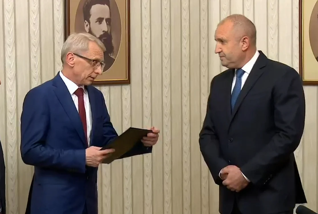 Президентство връчвване на мандат на ПП Николай Денков Румен Радев