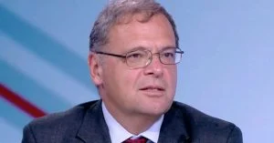 Масово се строи върху реки и дюни, заяви бившият екоминистър Юлиан Попов, Юлиян Попов настоя кметовете да са по-активни срещу незаконните сметища