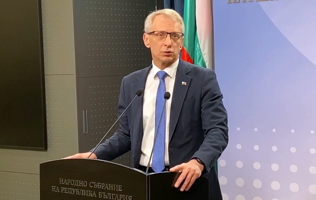 Николай Денков, денят по диагонал